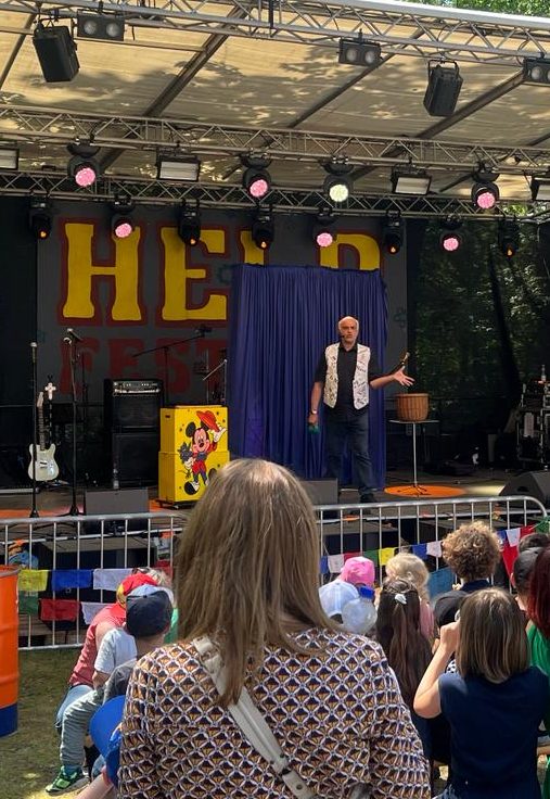 Kindervorführung beim Help-Festival
